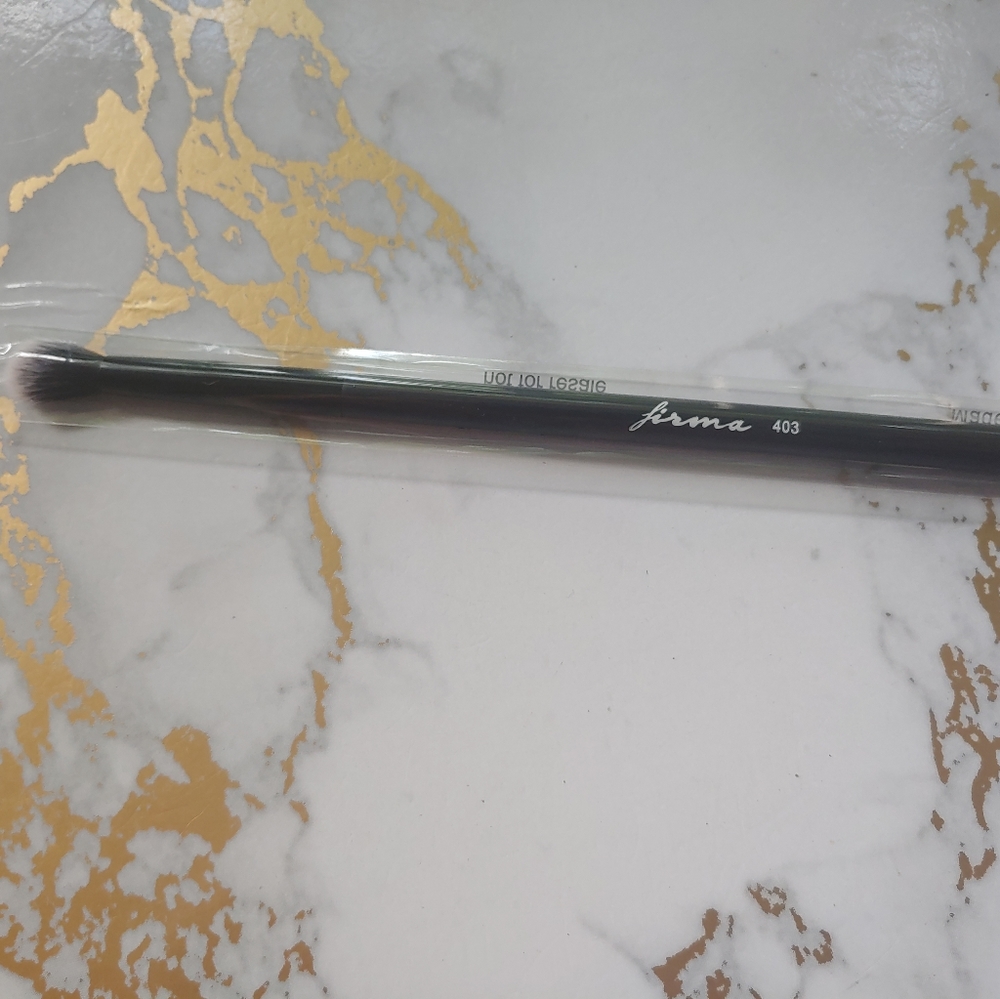 Firma makeup brush